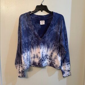 Women's Electric & Rose Tie-Dye V-Neck Top